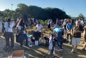 Músicos de diferentes estados tocando em JAM's na Lagoa do Iriry, no Lado B do Festival de Jazz & Blues.