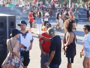 Participantes da Excursão Turismo-Geográfico no palco da Lagoa após as apresentações no Festival de Jazz & Blues.