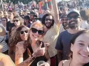 Gabi, Julio, Danilo, Cristiano e Bárbara aproveitando os shows na Lagoa do Iriry no Festival de Jazz & Blues.